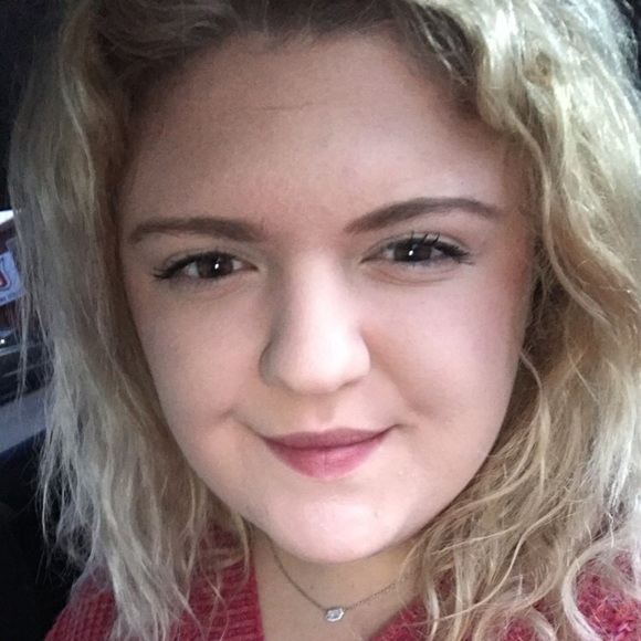 Meet your Posher, Gabrielle - Picture 1 of 4